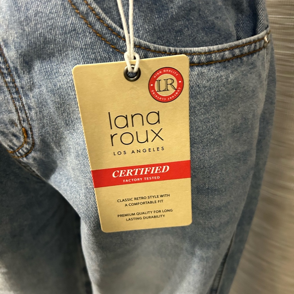 Versatile Blue Denim Overalls with Adjustable Straps - Picture 3 of 7
